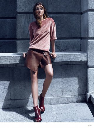 安德娅·迪亚可奴(Andreea Diaconu) 演绎 H&amp;M 2025 冬