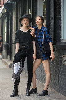 Street style：​2025春夏纽约时装周模特街拍