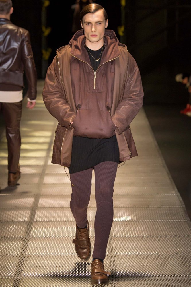 Versace（范思哲）2025米兰时装周秋冬系列男装时装发布