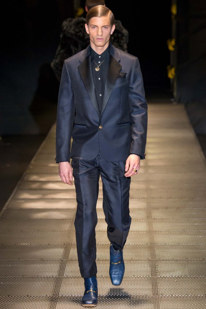 Versace（范思哲）2025米兰时装周秋冬系列男装时装发布