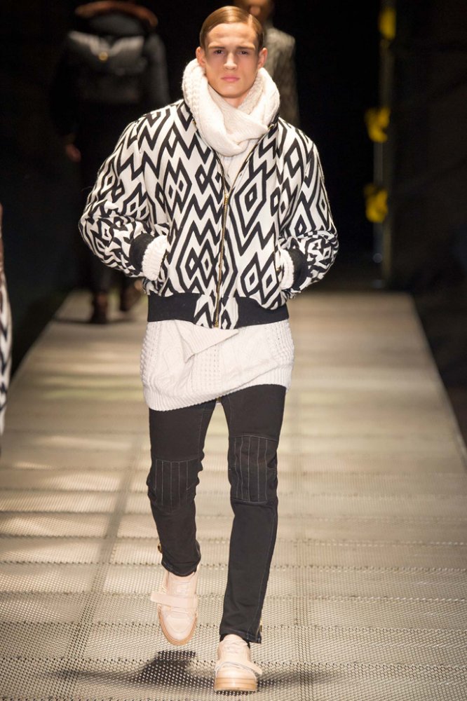 Versace（范思哲）2025米兰时装周秋冬系列男装时装发布