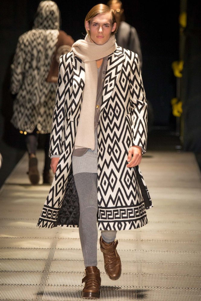 Versace（范思哲）2025米兰时装周秋冬系列男装时装发布