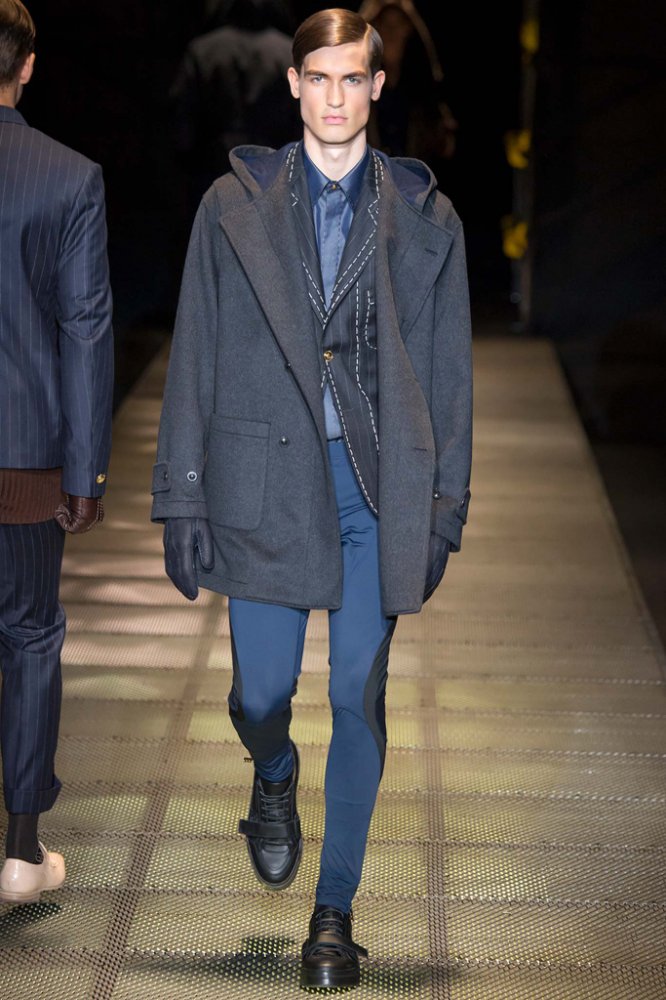 Versace（范思哲）2025米兰时装周秋冬系列男装时装发布