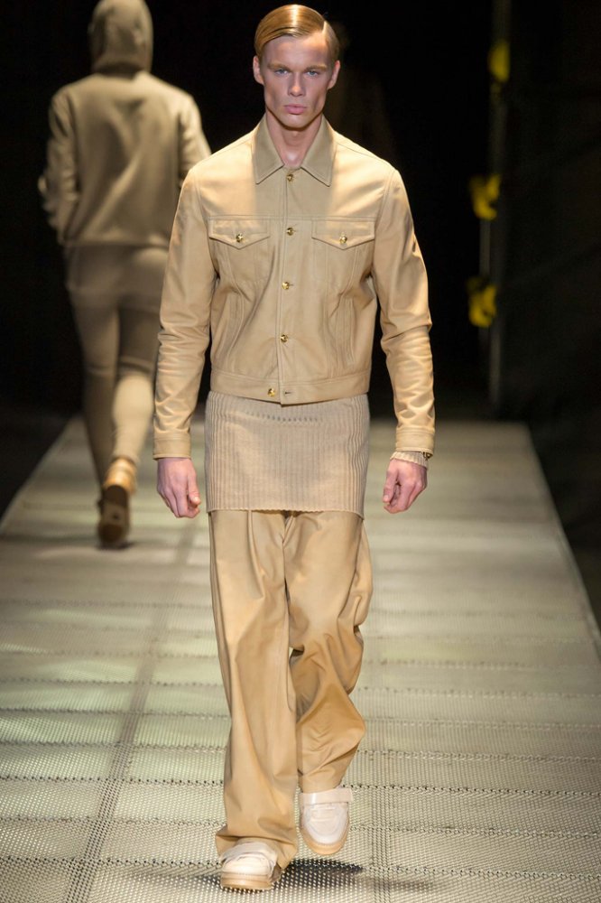 Versace（范思哲）2025米兰时装周秋冬系列男装时装发布