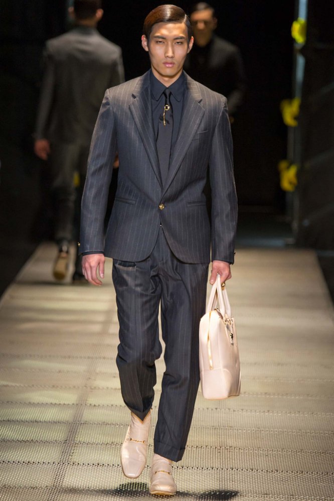 Versace（范思哲）2025米兰时装周秋冬系列男装时装发布