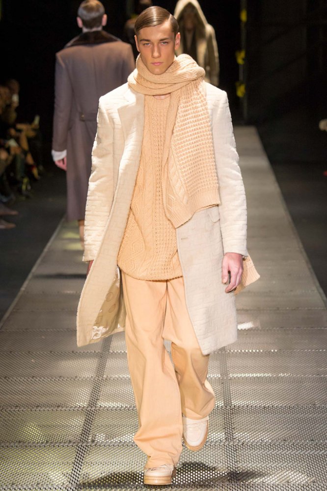 Versace（范思哲）2025米兰时装周秋冬系列男装时装发布