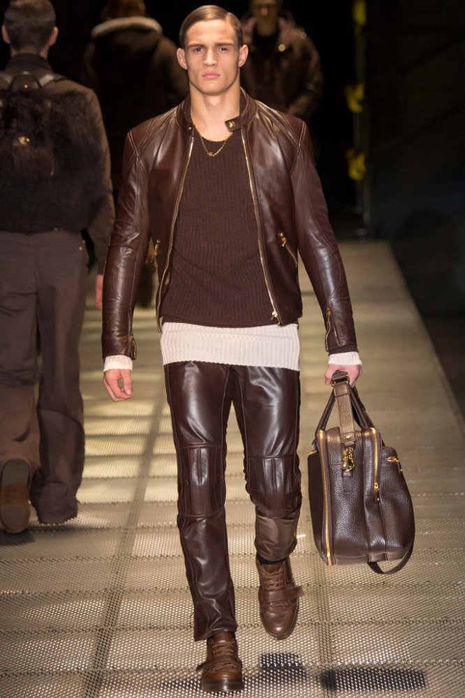 Versace（范思哲）2025米兰时装周秋冬系列男装时装发布