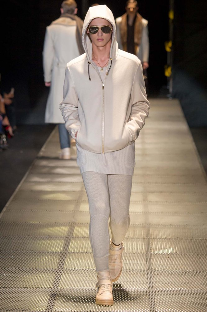 Versace（范思哲）2025米兰时装周秋冬系列男装时装发布