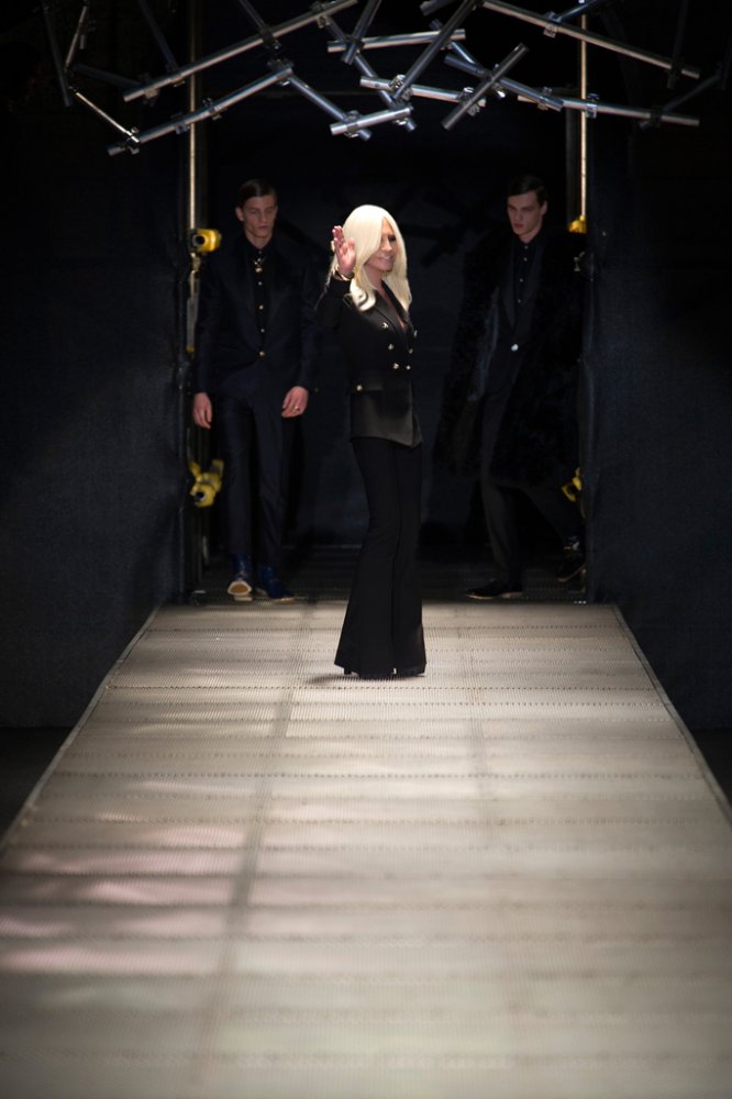 Versace（范思哲）2025米兰时装周秋冬系列男装时装发布