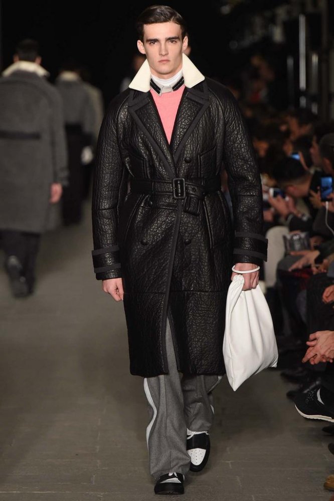 Andrea Pompilio 2025米兰时装周秋冬男装时装发布