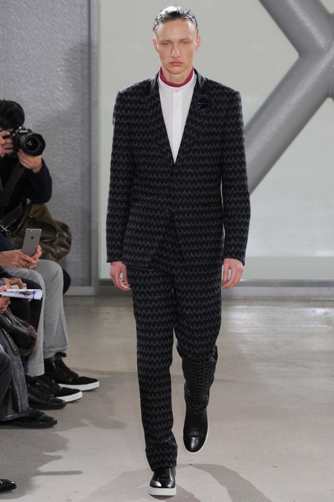 Issey Miyake 2025巴黎时装周男装发布会