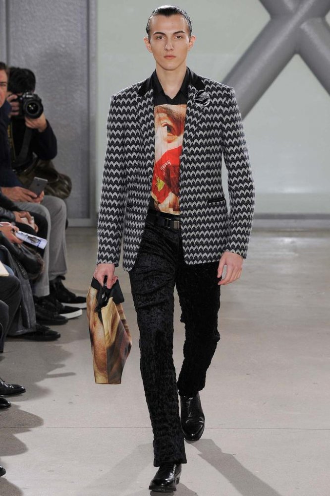 Issey Miyake 2025巴黎时装周男装发布会