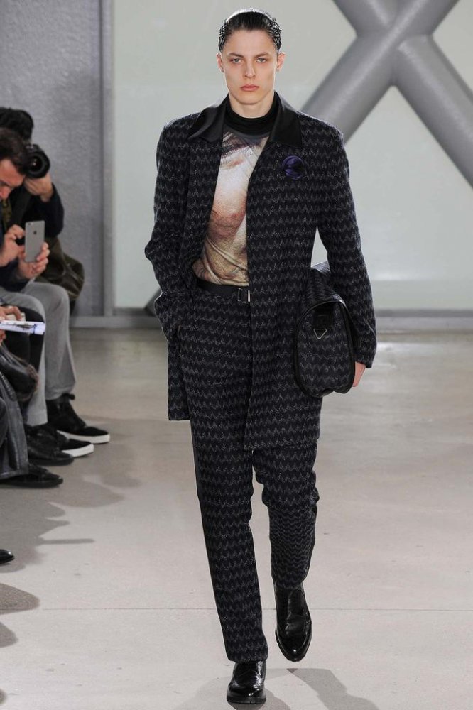 Issey Miyake 2025巴黎时装周男装发布会