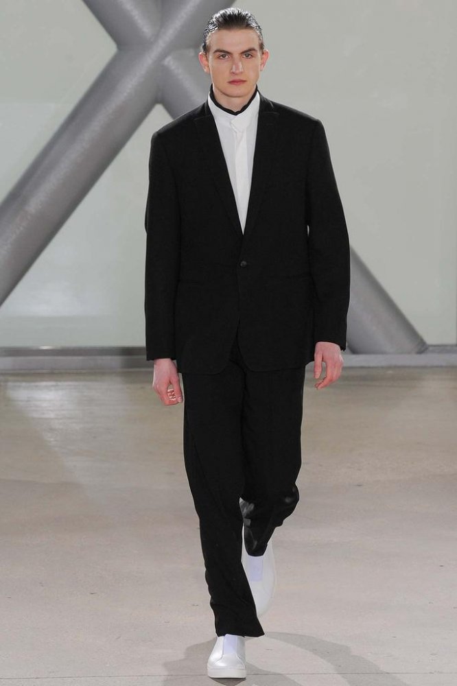 Issey Miyake 2025巴黎时装周男装发布会