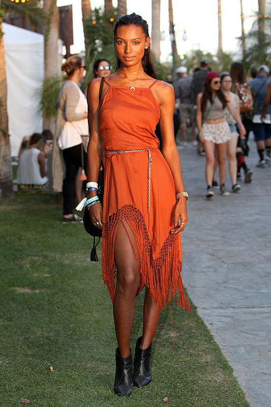 Coachella音乐节明星街拍：放纵时髦，自由舞动！