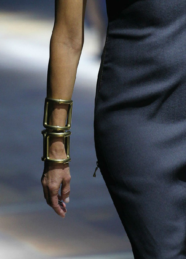 十个T台细节图 掌握2025春夏珠宝流行趋势