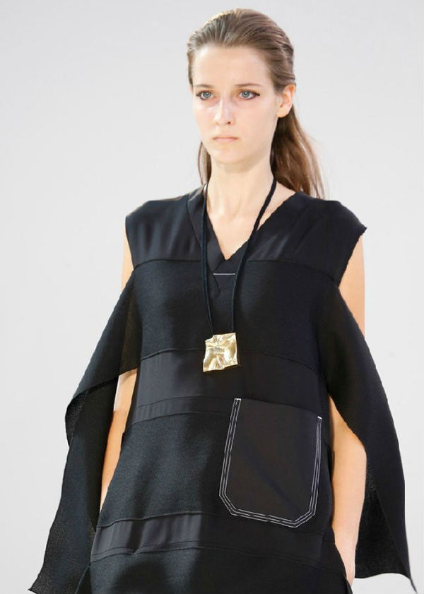 十个T台细节图 掌握2025春夏珠宝流行趋势