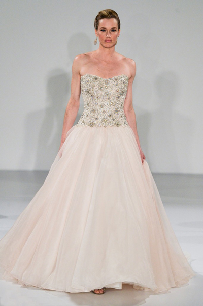 2025春夏最浪漫婚纱 怎么美都不过分