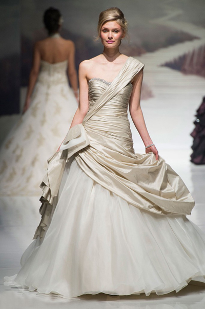 2025春夏最浪漫婚纱 怎么美都不过分