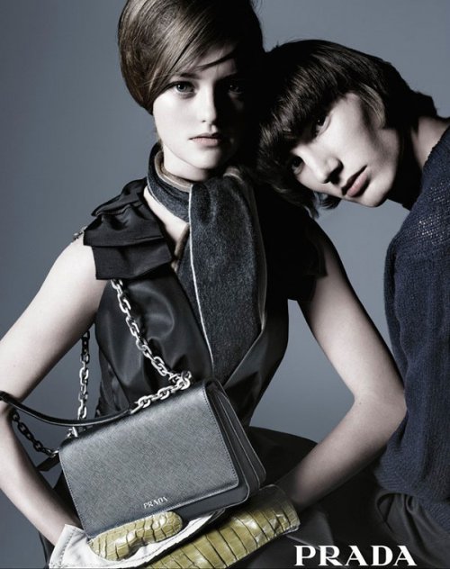 Prada 2025早秋系列广告大片 演绎经典情侣穿搭