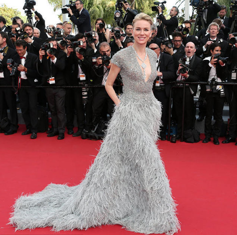 戛纳电影节张馨予红毯 红配绿长裙雷翻众人