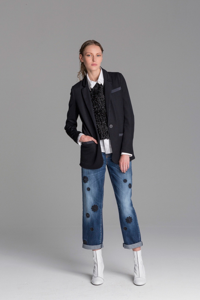 Emporio Armani 2025 Lookbook早春度假系列