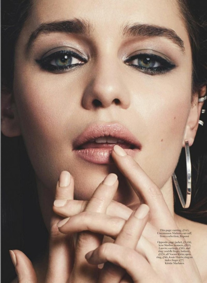 女星Emilia Clarke  登《Marie Claire》英国版封面展现迷人魅力