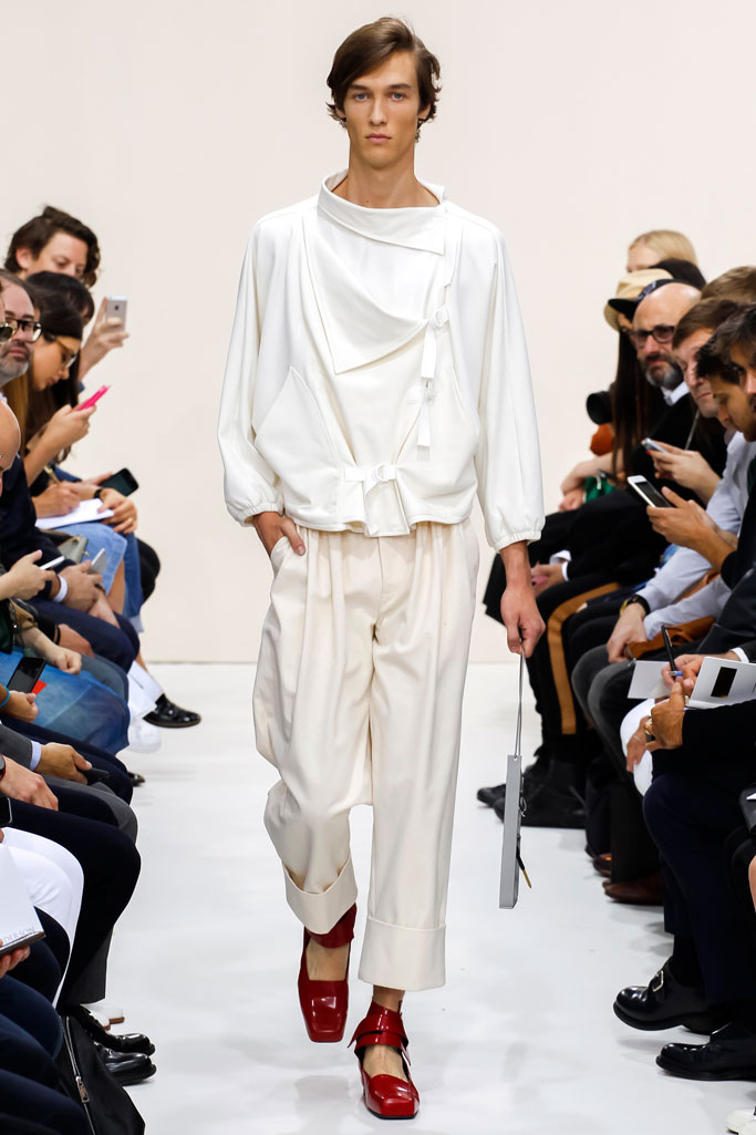 J.W.Anderson 2025伦敦春夏系列男装秀