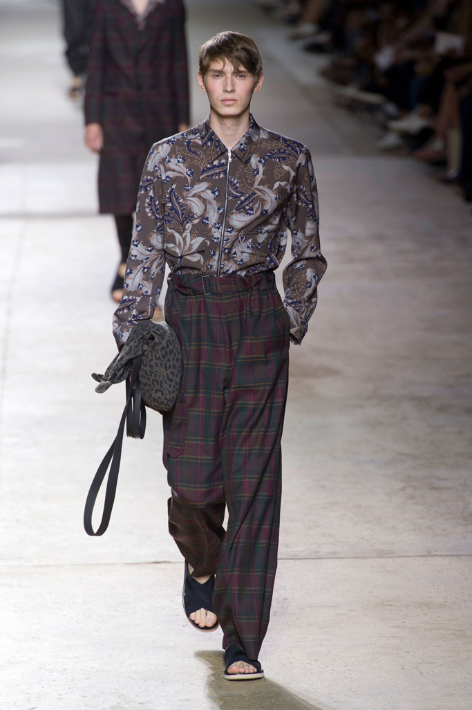 Dries Van Noten（德赖斯 范诺顿）2025巴黎时装周男装秀