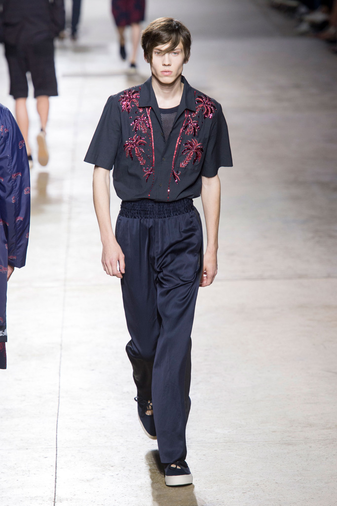 Dries Van Noten（德赖斯 范诺顿）2025巴黎时装周男装秀