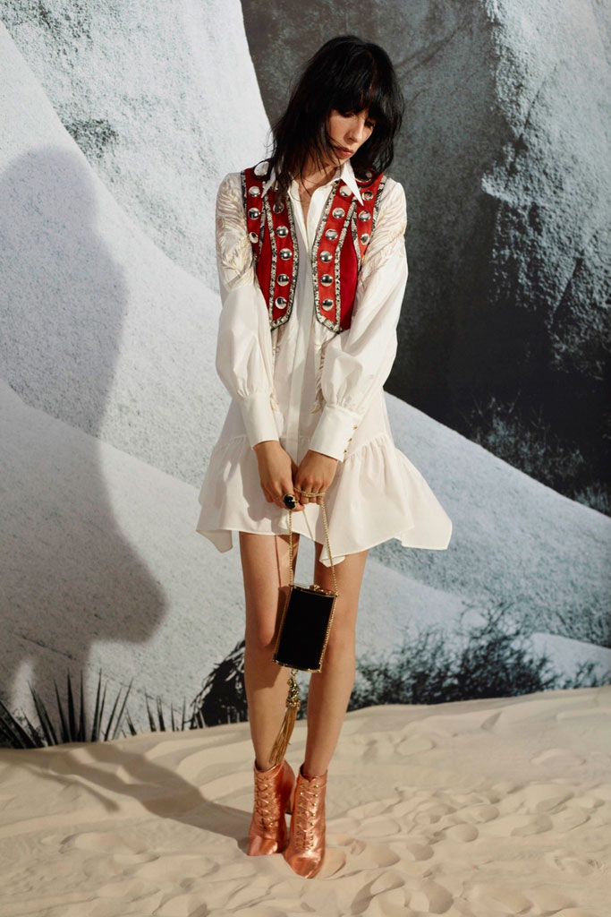 Roberto Cavalli（罗伯特·卡沃利）2025早春 LookBook