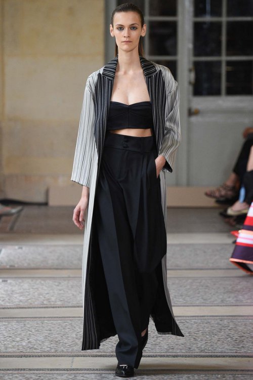 Bouchra Jarrar（布什哈·加拉尔）2025巴黎时装秀