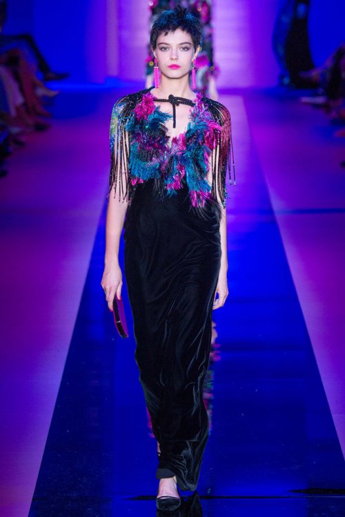 Armani Privé（阿玛尼）2025秋冬巴黎时装秀
