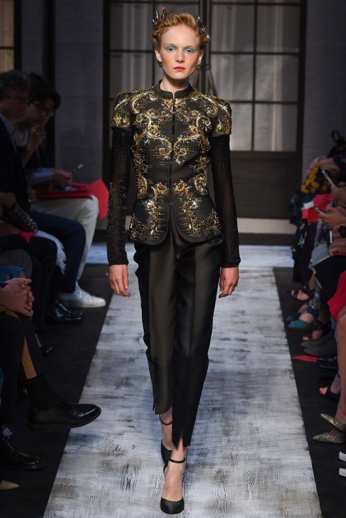 Schiaparelli（夏帕瑞丽）2025巴黎时装秀