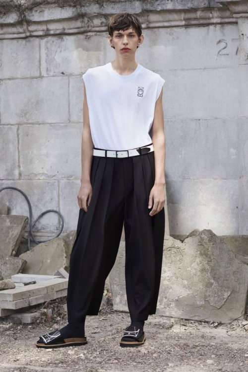 Alexander McQueen（亚历山大·麦昆）2025春夏Lookbook