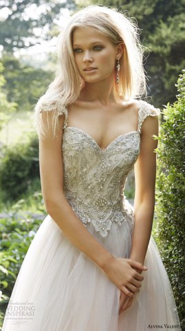 Alvina Valenta 2025秋冬婚纱系列