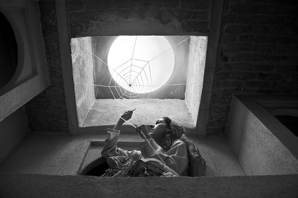 Shadi Ghadirian摄影作品：蝴蝶小姐