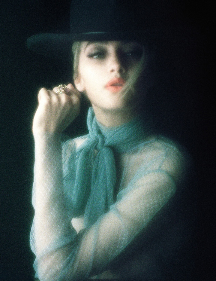 超模Gigi Hadid（吉吉·哈迪德）登上《W》杂志 时尚摄影师 Steven Meisel执镜拍摄