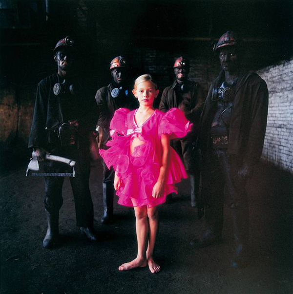 Michal Chelbin摄影作品：Strangely Familiar