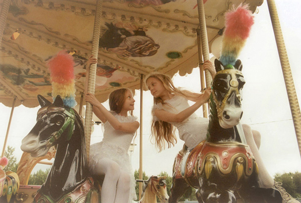 Ariko Inaoka摄影作品:Erna和Hrefna Ariko Inaoka摄影作品:Erna和Hrefna