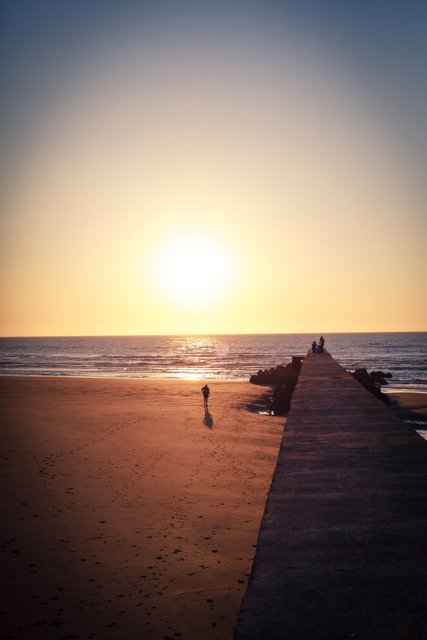 如何利用构图与光影让照片充满立体感