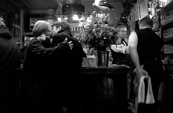 Peter Turnley摄影作品:法式热吻,巴黎的浪漫 Peter Turnley摄影作品:法式热吻,巴黎的浪漫