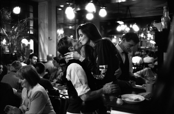 Peter Turnley摄影作品:法式热吻,巴黎的浪漫 Peter Turnley摄影作品:法式热吻,巴黎的浪漫
