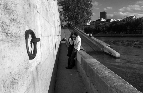 Peter Turnley摄影作品:法式热吻,巴黎的浪漫 Peter Turnley摄影作品:法式热吻,巴黎的浪漫