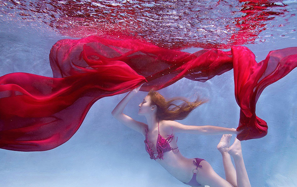 水下婚纱照拍摄技巧分析 与挚爱在水中徜徉