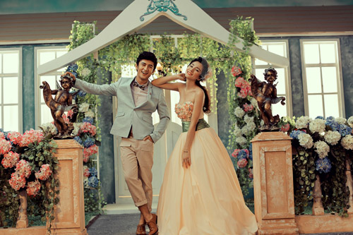 室内婚纱照的姿势注意事项 拍摄出你们的靓丽姿势