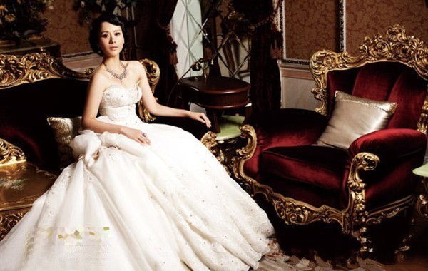 拍婚纱照的技巧 教你如何利用婚纱照姿势掩盖自身的缺陷