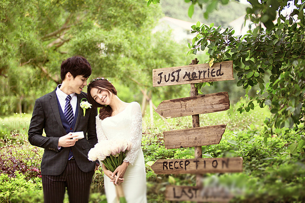 拍婚纱照笑不出来怎么办 皓齿微露笑容有理