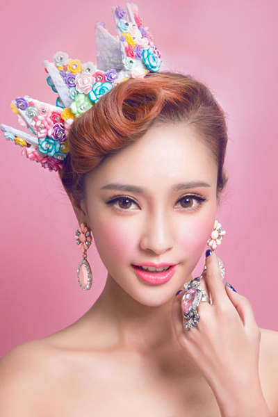 新娘美甲图片2025款式 整体造型更显和谐高雅