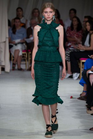Oscar de la Renta（奥斯卡·德拉塔伦）2025纽约时装秀